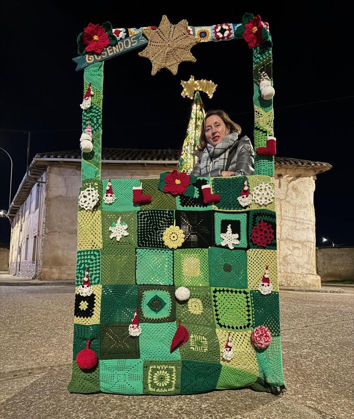 Imagen secundaria 2 - La Navidad de ganchillo llega a un pueblo de 40 habitantes de León