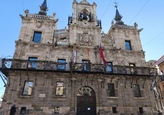 Fachada principal de la casa consistorial de Astorga.