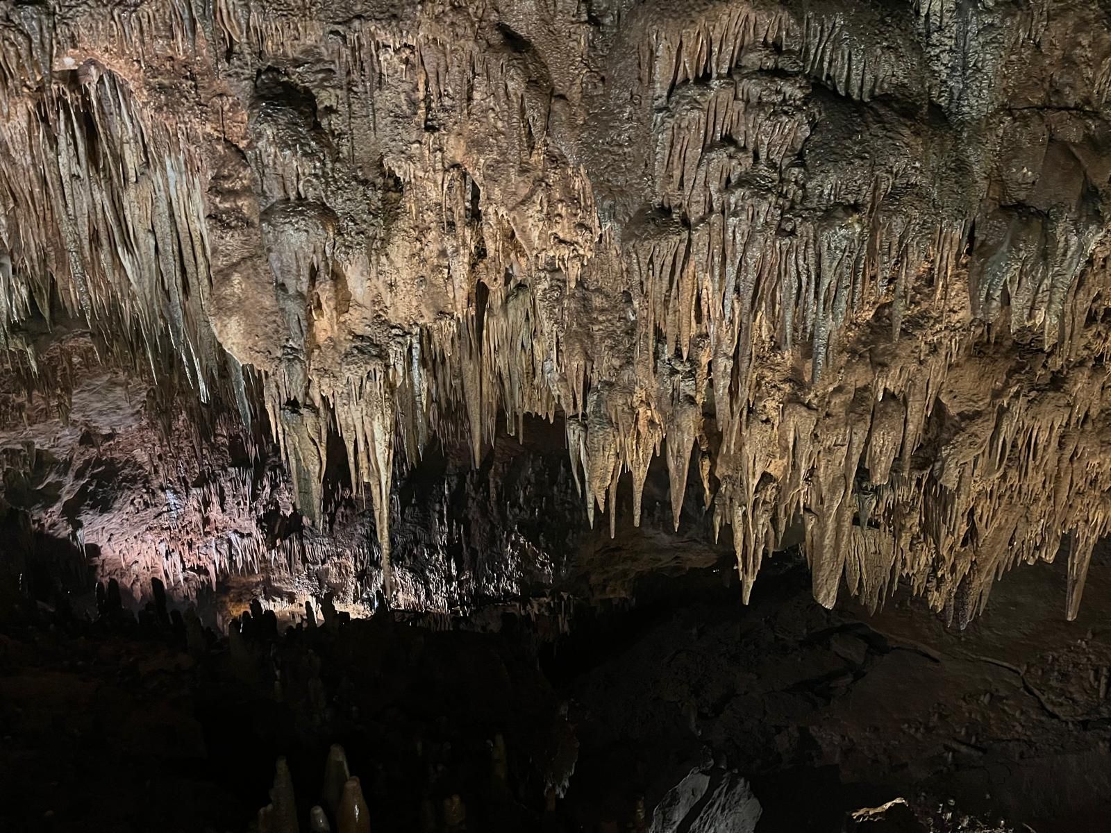 Imagen del interior de la Cueva de Valporquero.