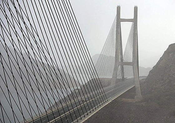 Niebla en el puente de Luna.