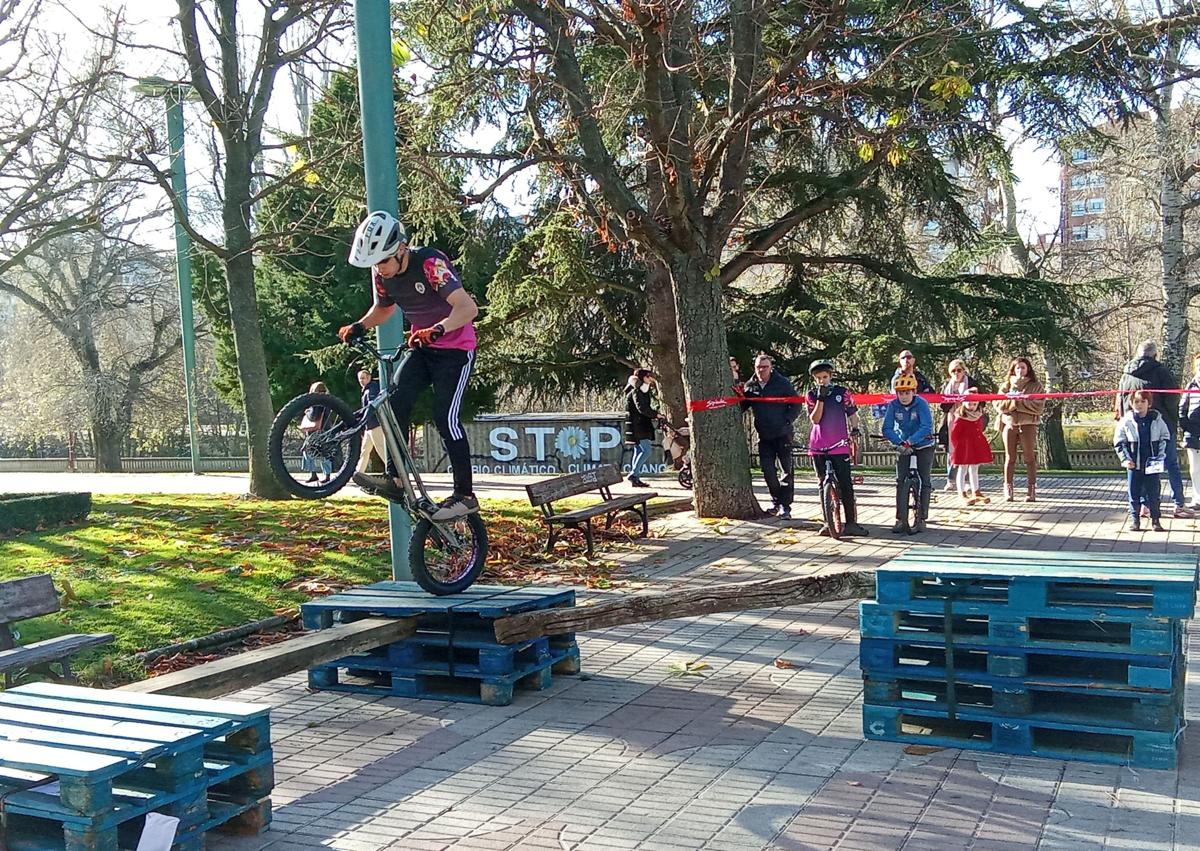 Imagen secundaria 1 - La Carrera del Pavo, fiel a su cita por Navidad