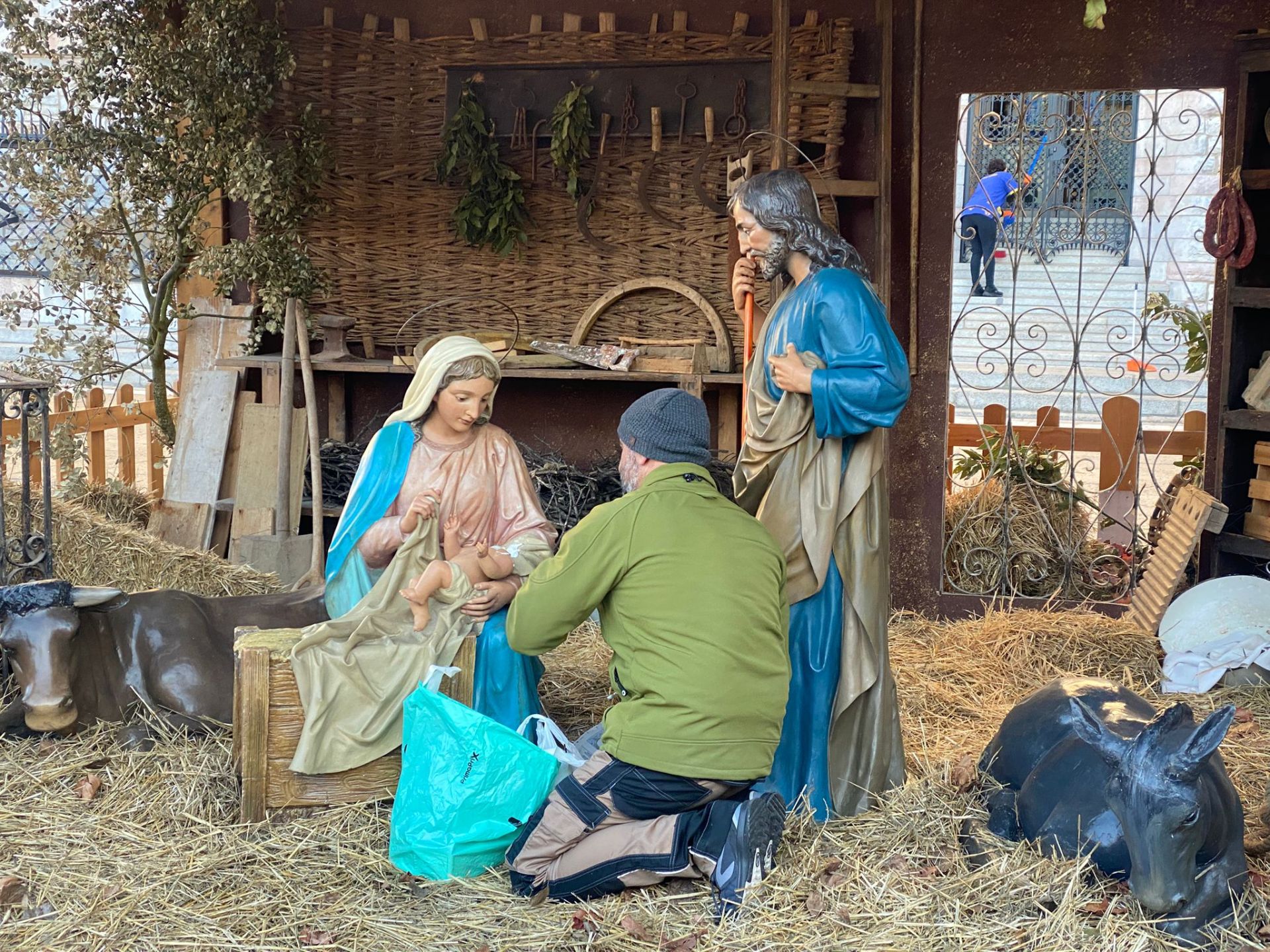 Restauran la cabeza del niño Jesús en el Belén de León