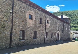 Casona de Murias de Paredes.