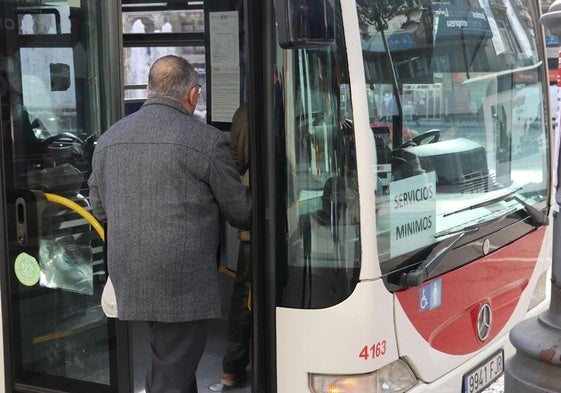 Los autobuses de León pararon el pasado noviembre para presionar a la patronal.