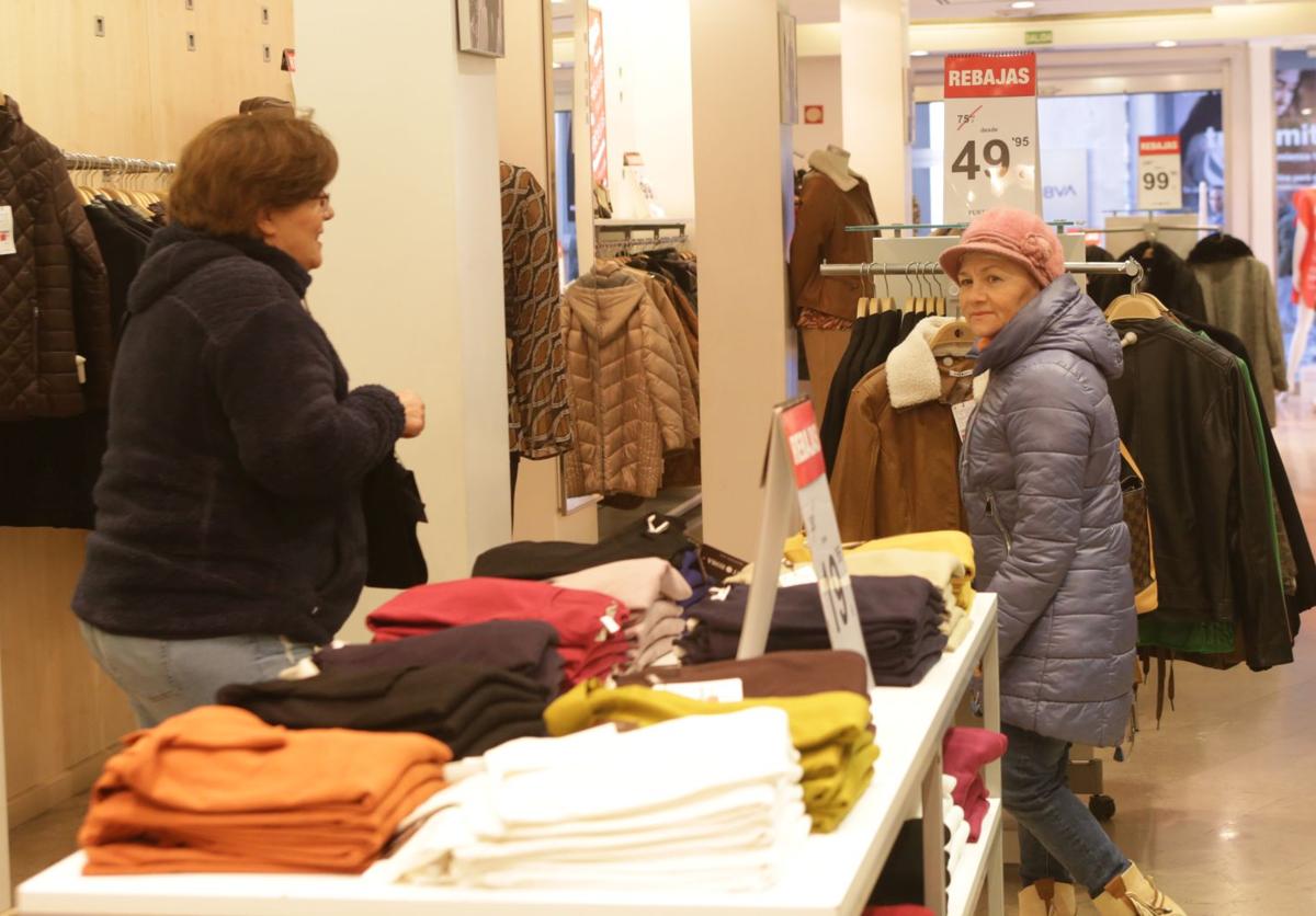 Estos son los domingos y festivos de 2025 en los que abrirán las tiendas en León