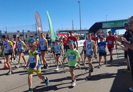 Corredores de marcha nordica en Sariegos