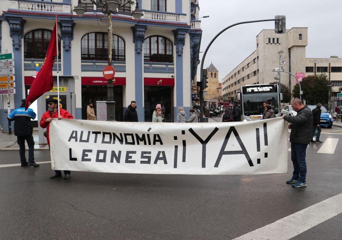 La primera sabatina del año vuelve a cortar la plaza de Santo Domingo: «El último que cierre al salir»