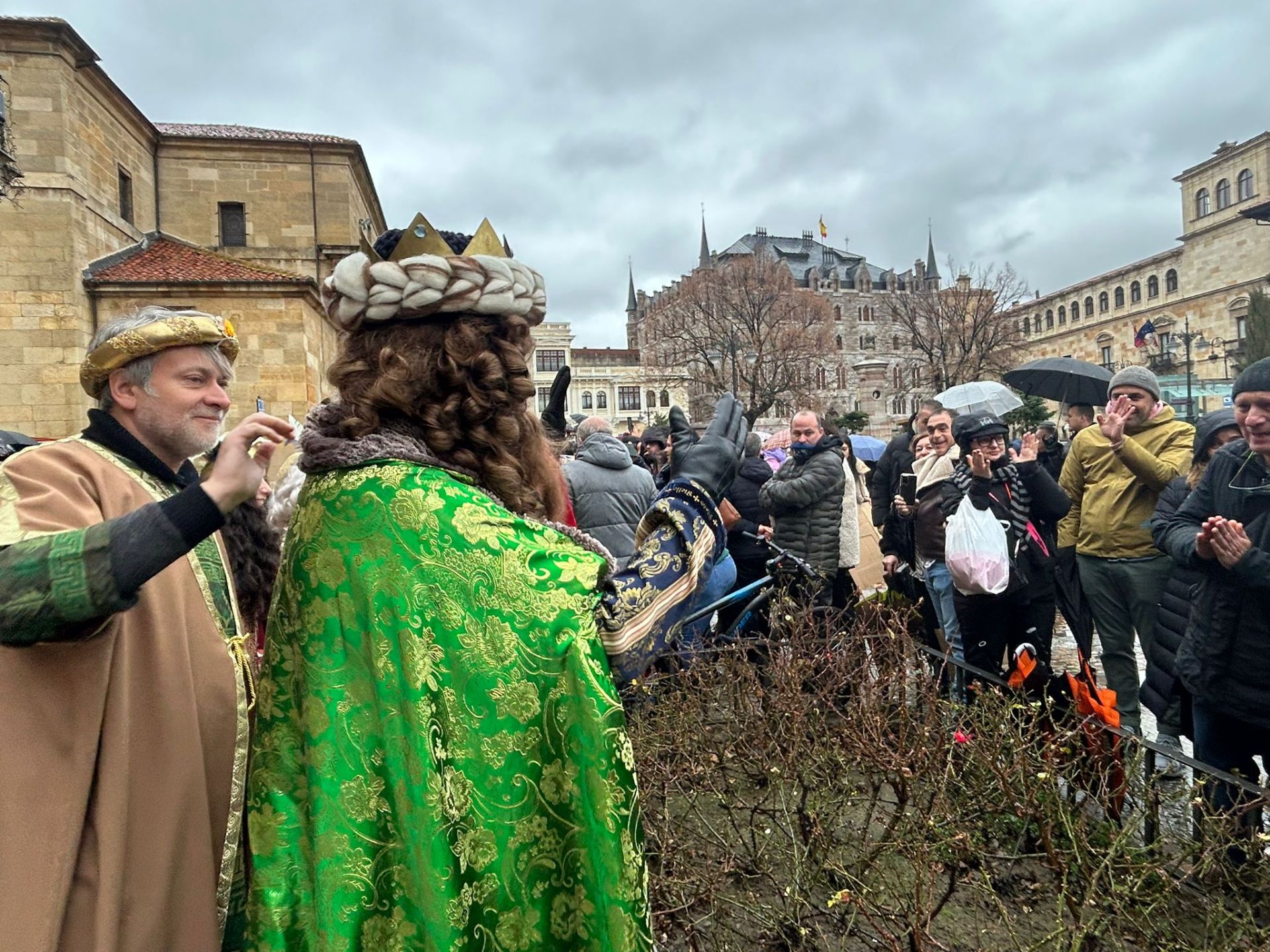 Así recibieron los niños de León a Los Reyes Magos