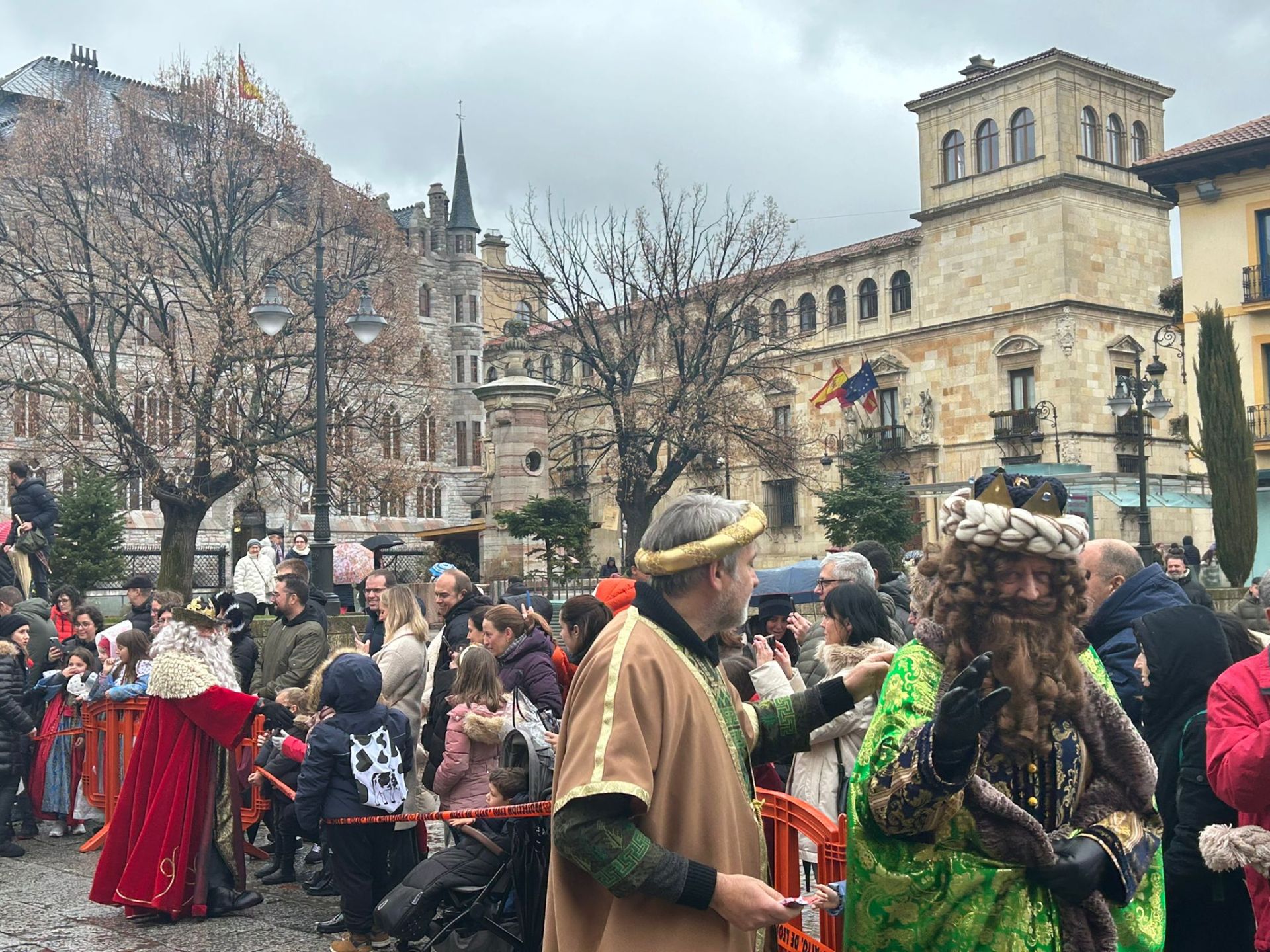 Así recibieron los niños de León a Los Reyes Magos