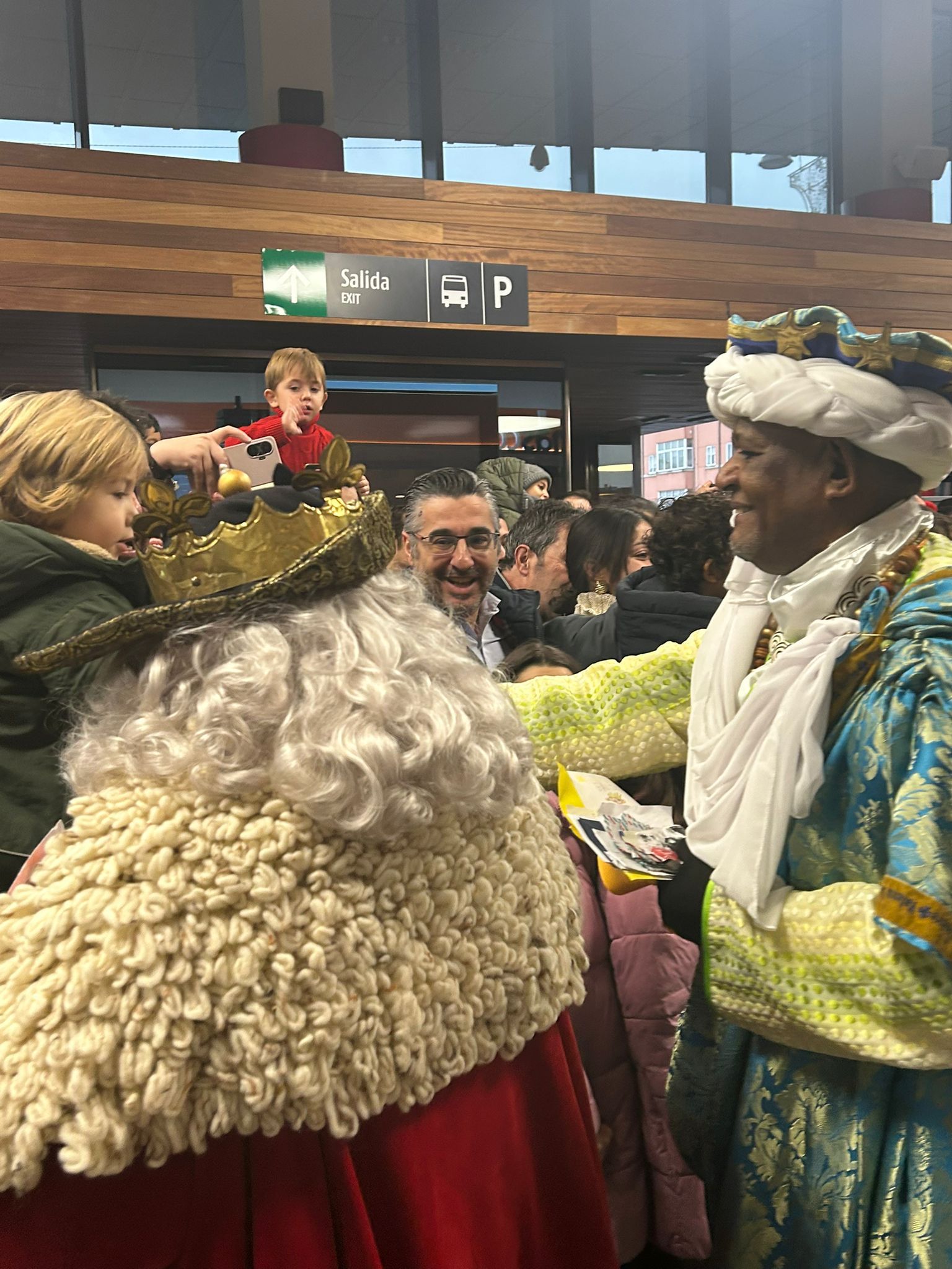 Así recibieron los niños de León a Los Reyes Magos