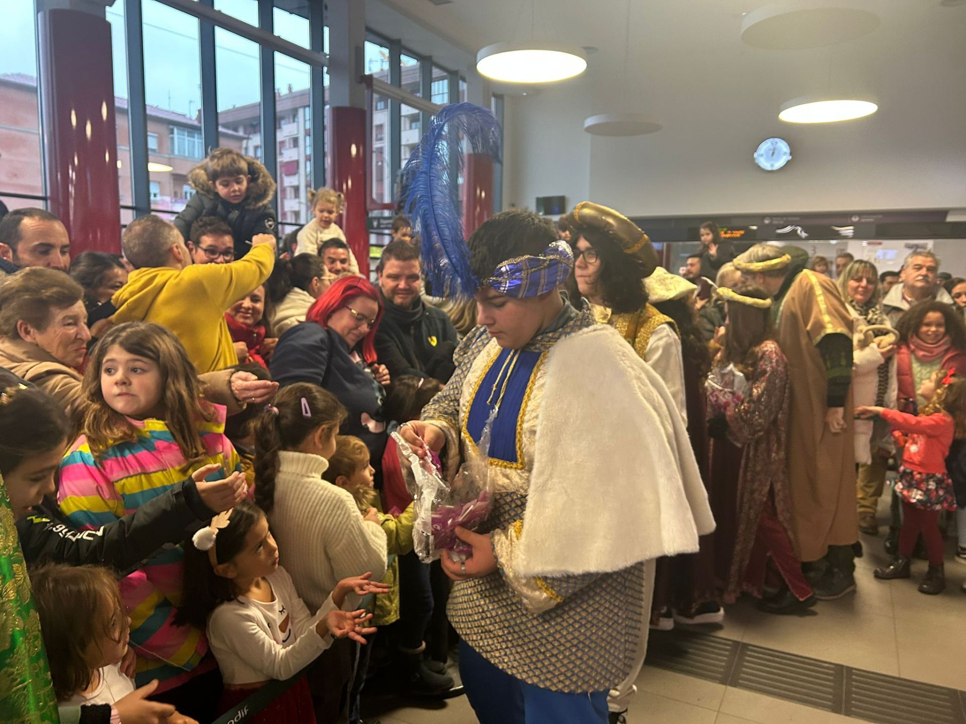 Así recibieron los niños de León a Los Reyes Magos