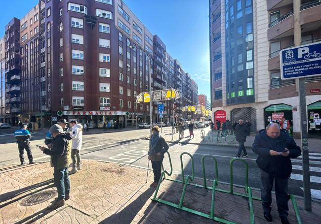 Ambiente en la zona externa de El Corte Inglés.