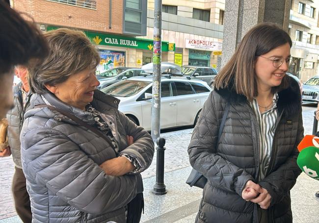 Mujer e hija de Gerardo.