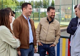 Luis Tudanca y Javier Alfonso Cendón en un acto en Sariegos en 2023.