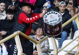 Aficionados en la grada del Reino de León.