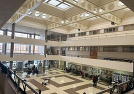 Hall de la facultad de Filosofía y Letras.