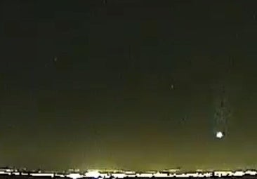 ¿Qué es un bólido, el fenómeno que ha surcado el cielo y caído en León?