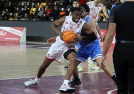 Obi Okafor, en un partido con la Cultural.