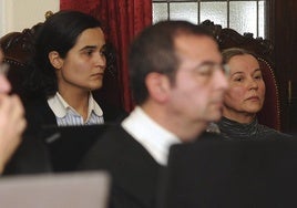 Triana Martínez y Montserrat González, durante el juicio por la muerte de Isabel Carrasco.