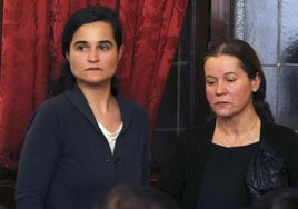 Triana y Montserrat durante una sesión del juicio por el asesinato de Isabel Carrasco.