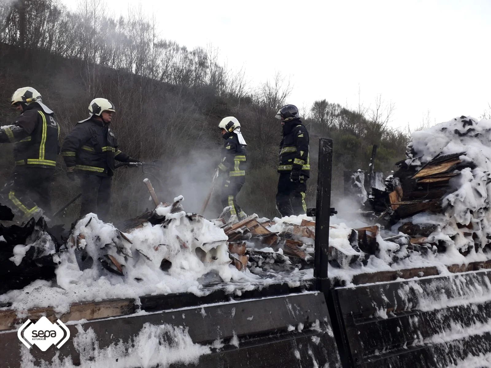 Así quedó el camión calcinado en la AP-66