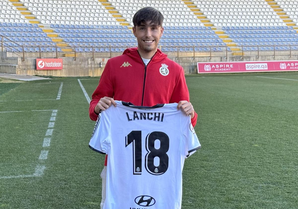 Lanchi posa con la camiseta con el dorsal 18 que lucirá en la Cultural.