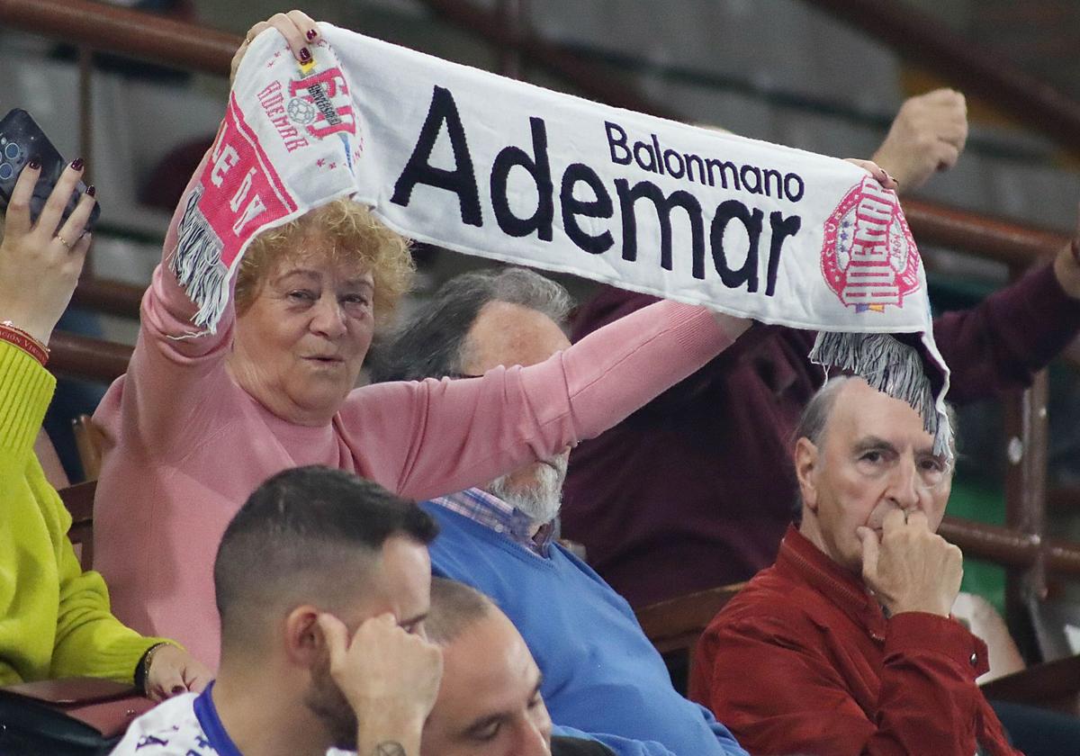 Una aficionada en el Palacio de los Deportes.