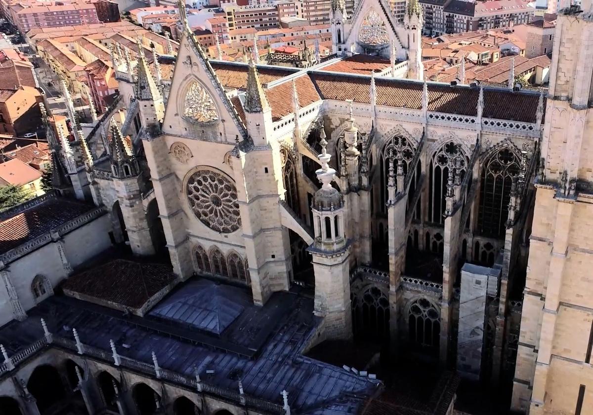Imagen principal - Cien vuelos de dron para crear un gemelo digital de libre acceso del casco histórico de León