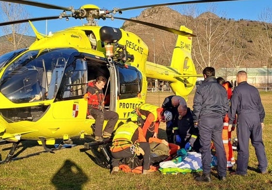 Rescate del piloto de parapente herido.