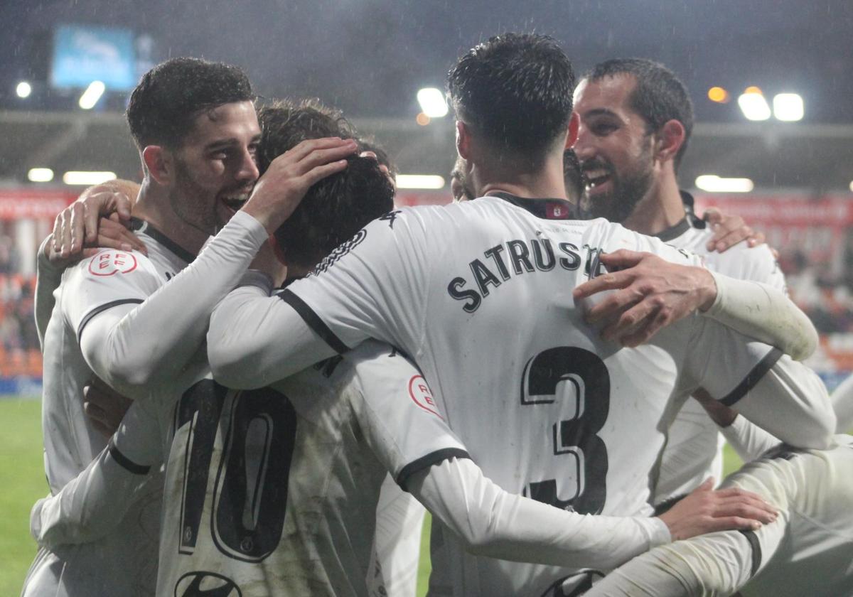 Los jugadores de la Cultural celebran uno de los goles en Lugo.