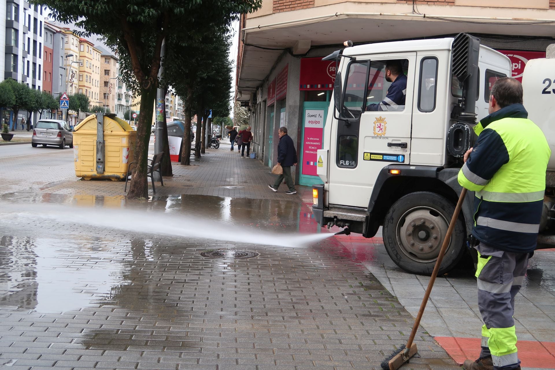 Imágenes de las consecuencias del reventón en Fernández Ladreda