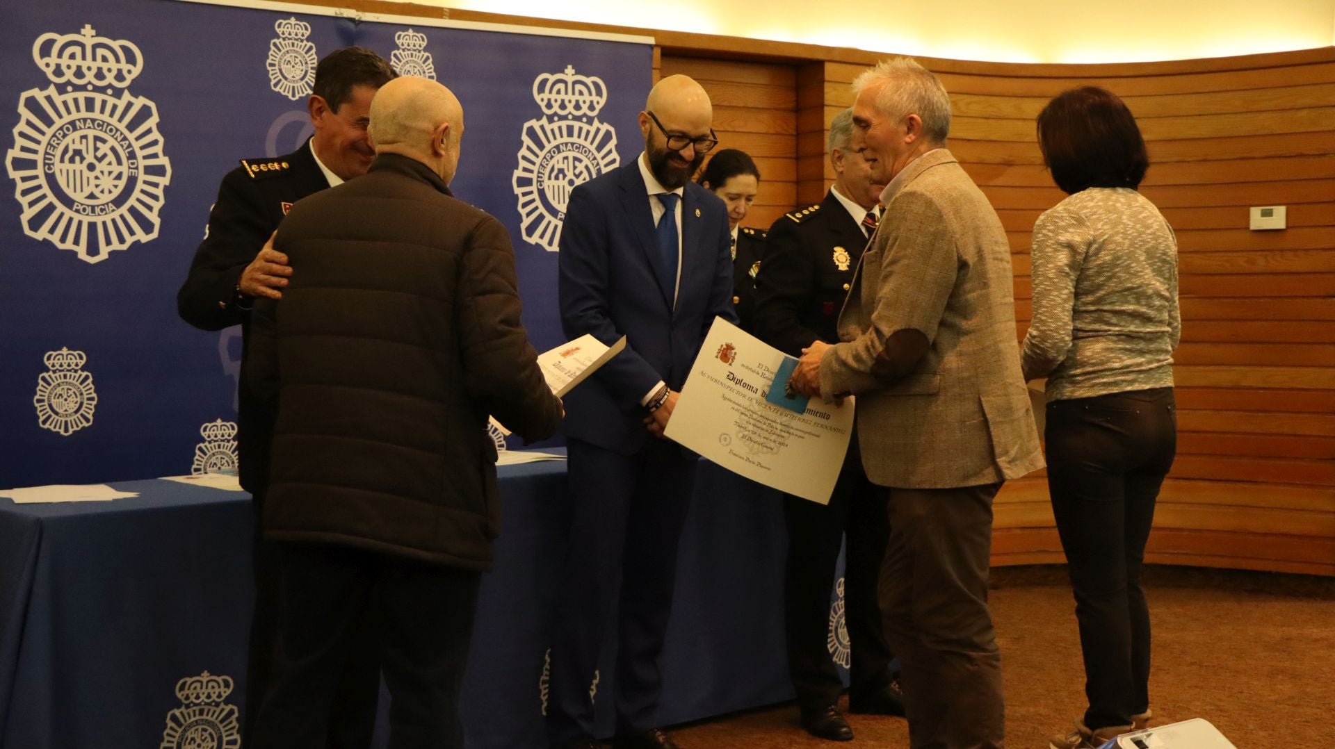 Homenaje a los Policías Nacionales jubilados y dedicación al servicio policial