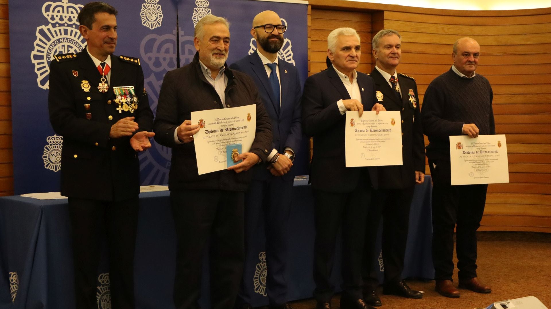 Homenaje a los Policías Nacionales jubilados y dedicación al servicio policial