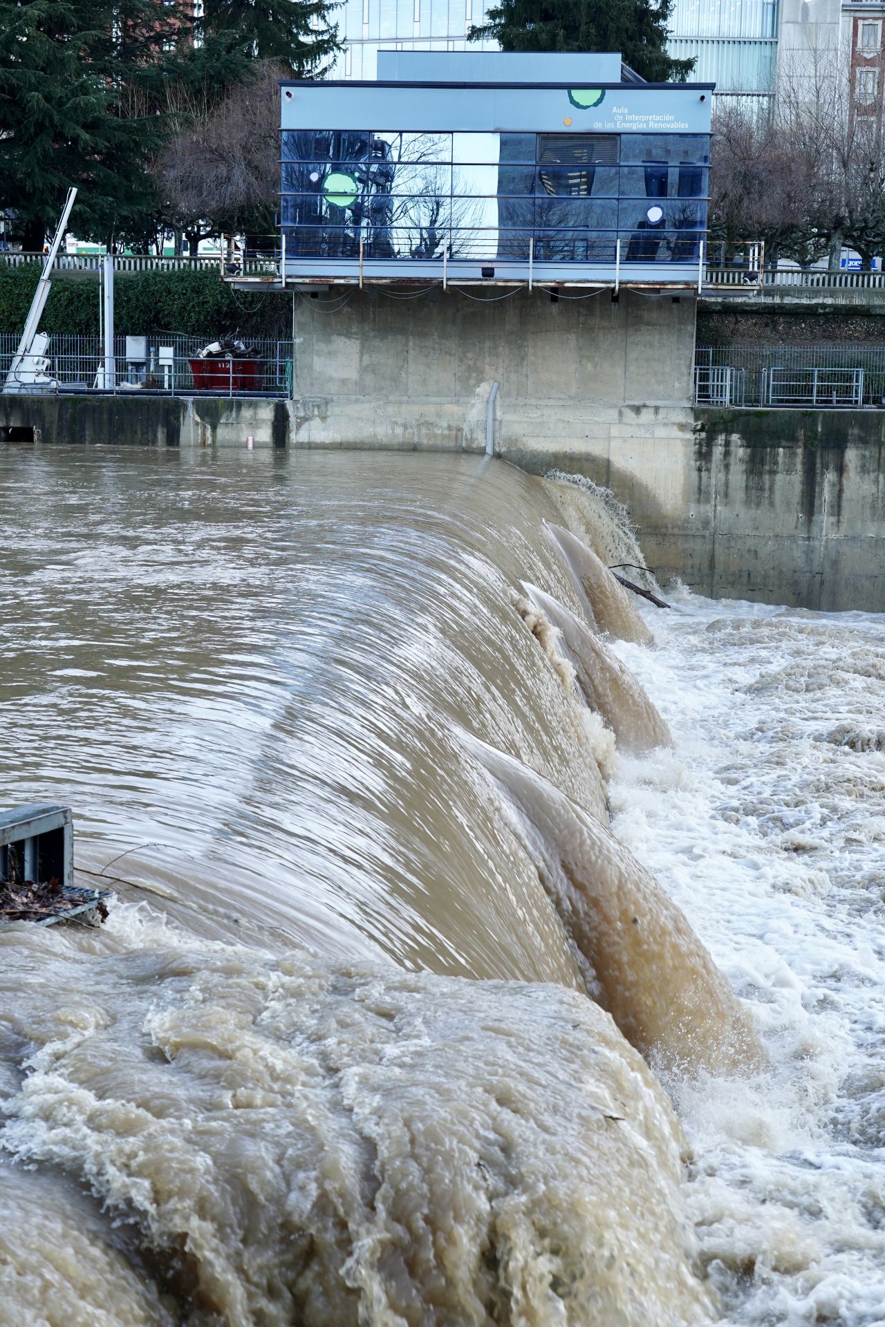 Las imágenes de la crecida del río Bernesga a su paso por León