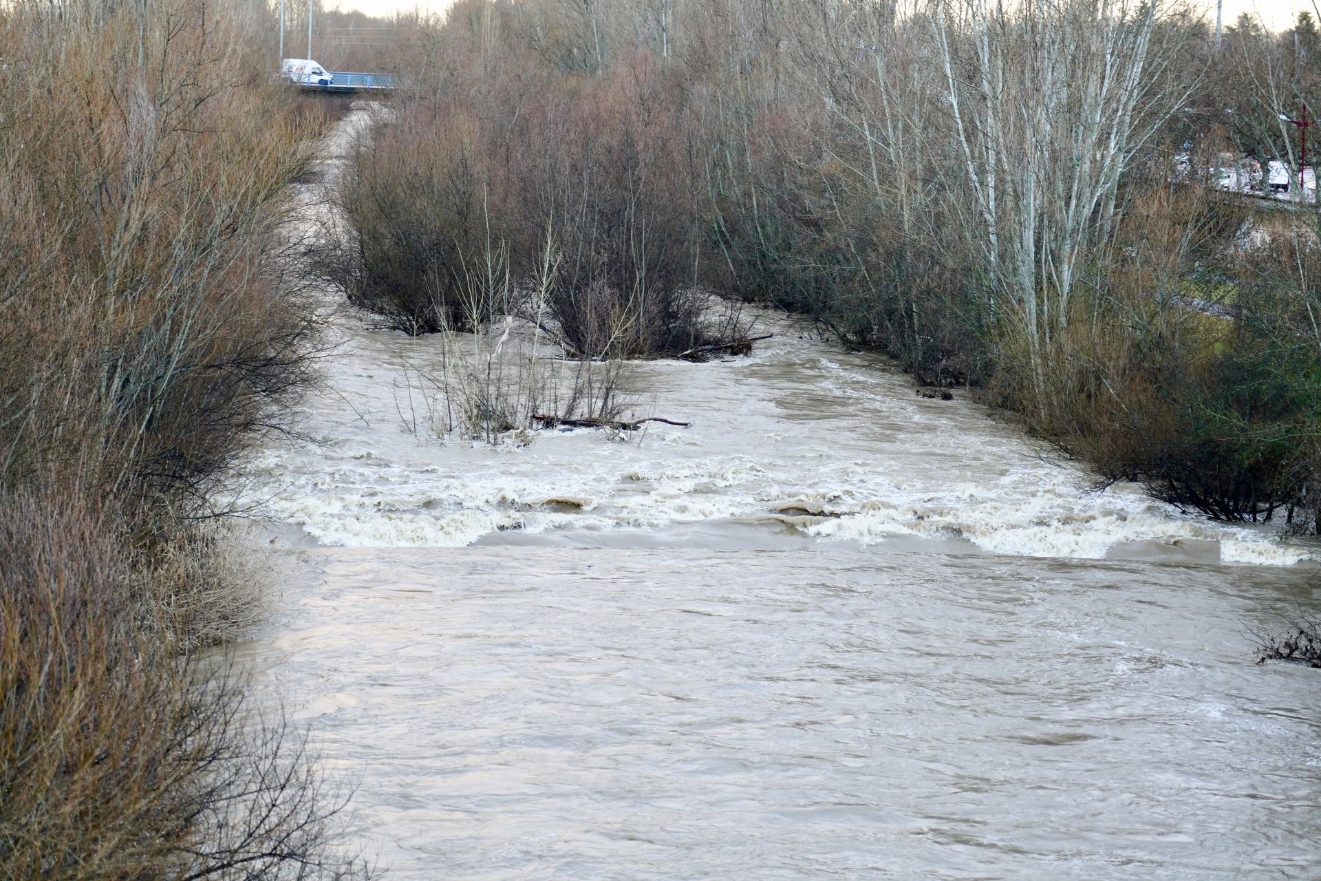 Las imágenes de la crecida del río Bernesga a su paso por León