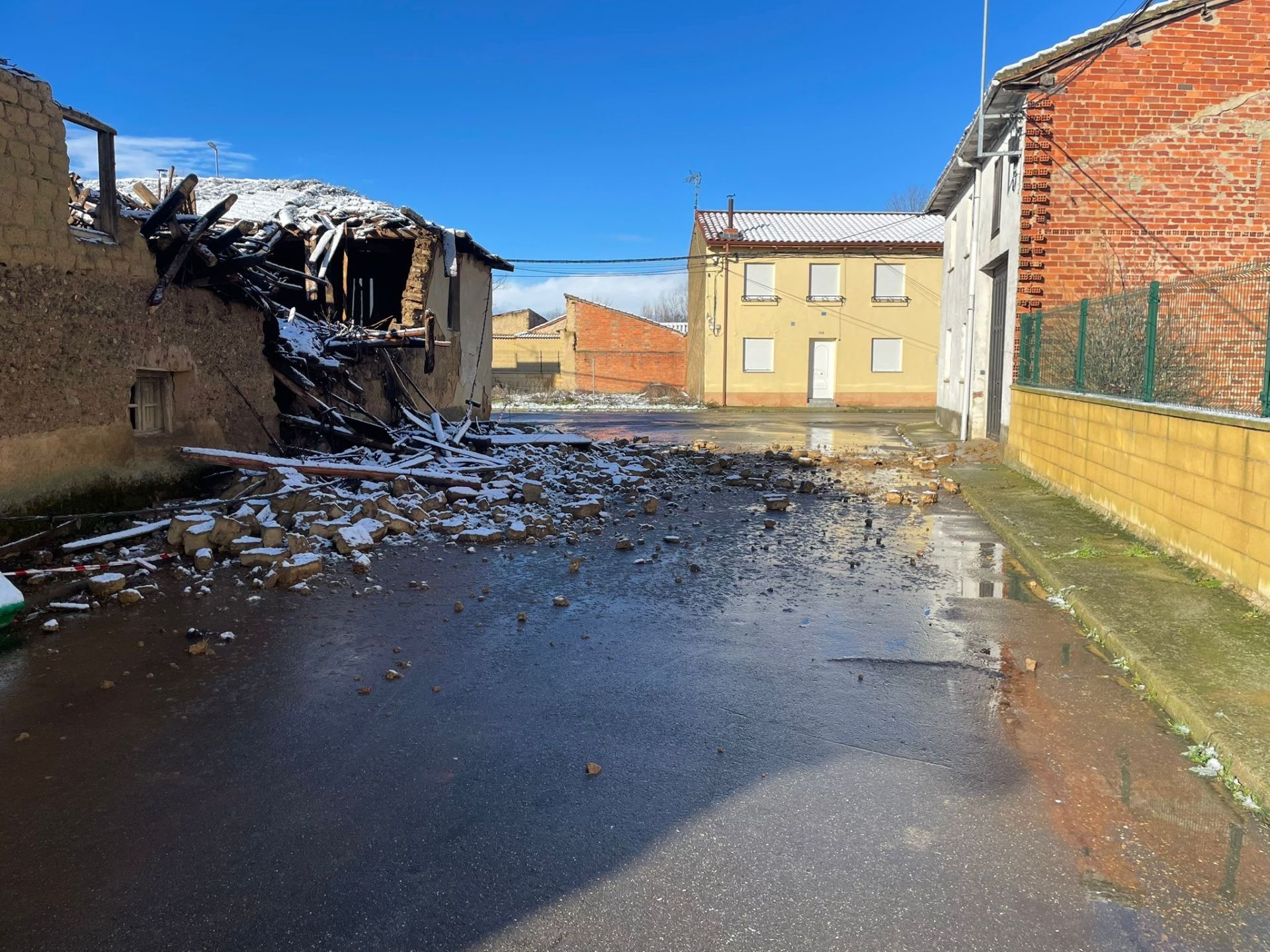 Derrumbe de una vivienda en un pueblo de León