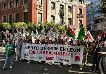 Denuncian el «desmantelamiento» en Atento León con más de 100 puestos en peligro