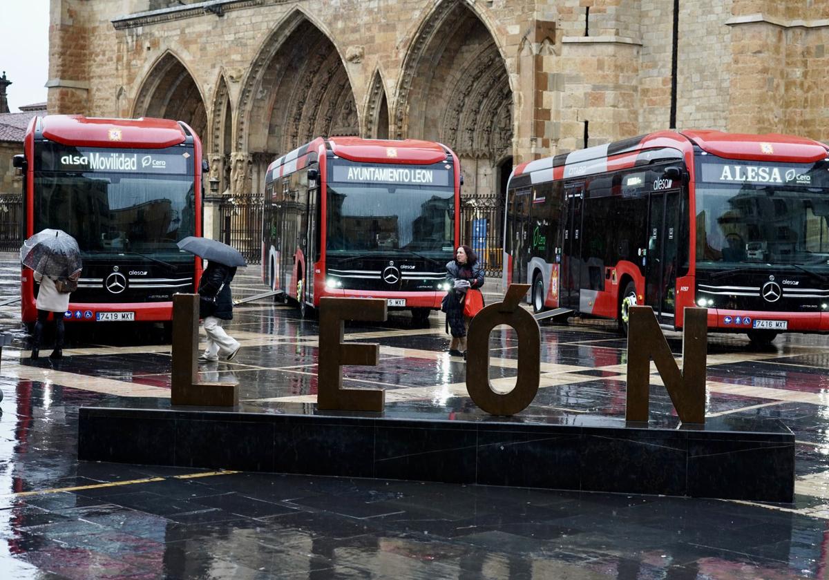 Presentación de los nuevos autobuses urbanos de León.