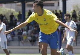 Pau Ferrer, en un partido con el filial de Las Palmas.