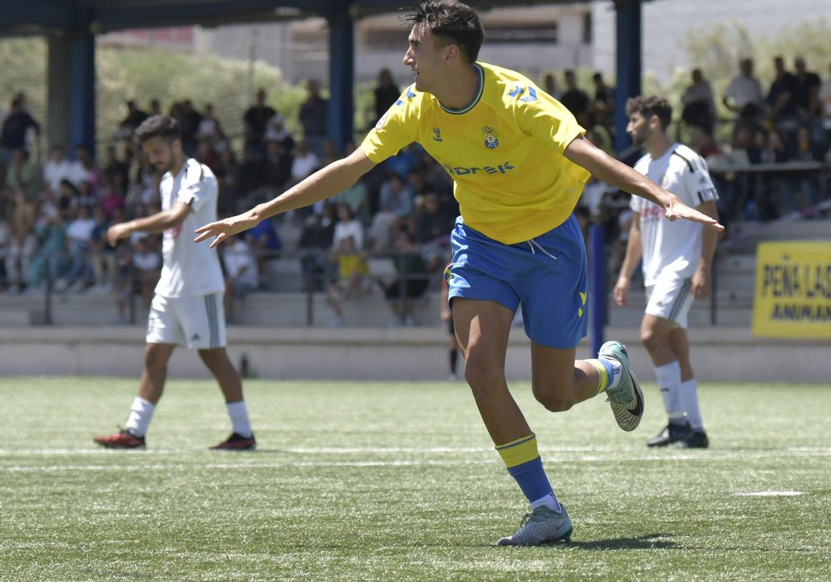 Pau Ferrer, en un partido con el filial de Las Palmas.