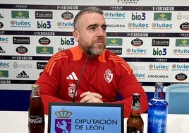 Javi Rey, entrenador de la Deportiva, en la rueda de prensa de este viernes.