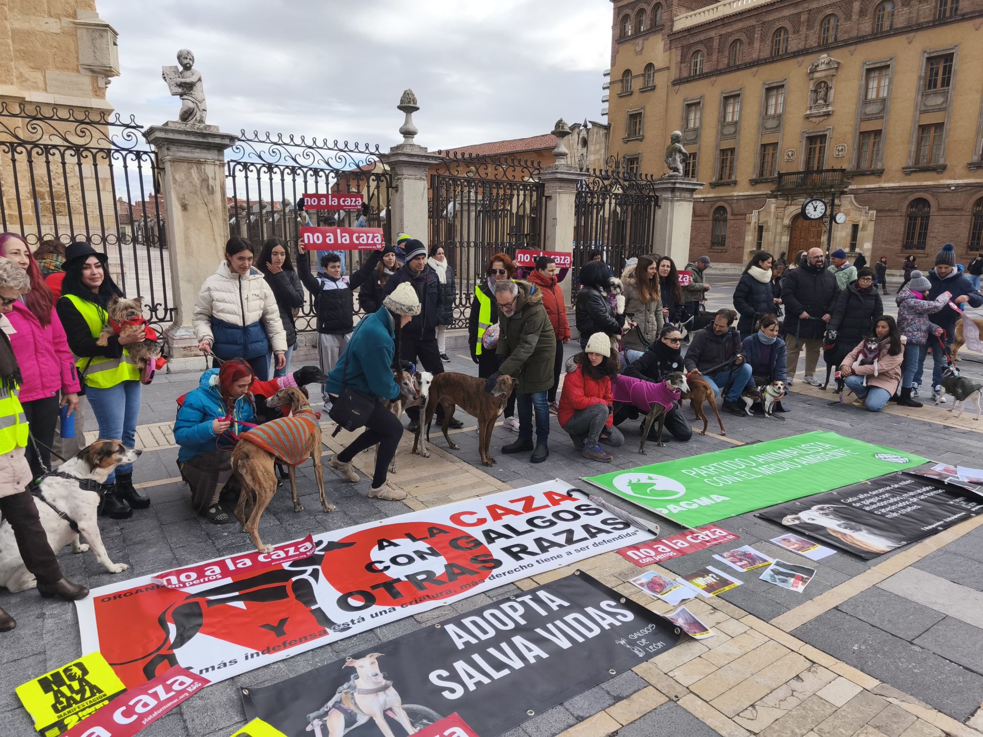 Concentración en la plaza de Regla
