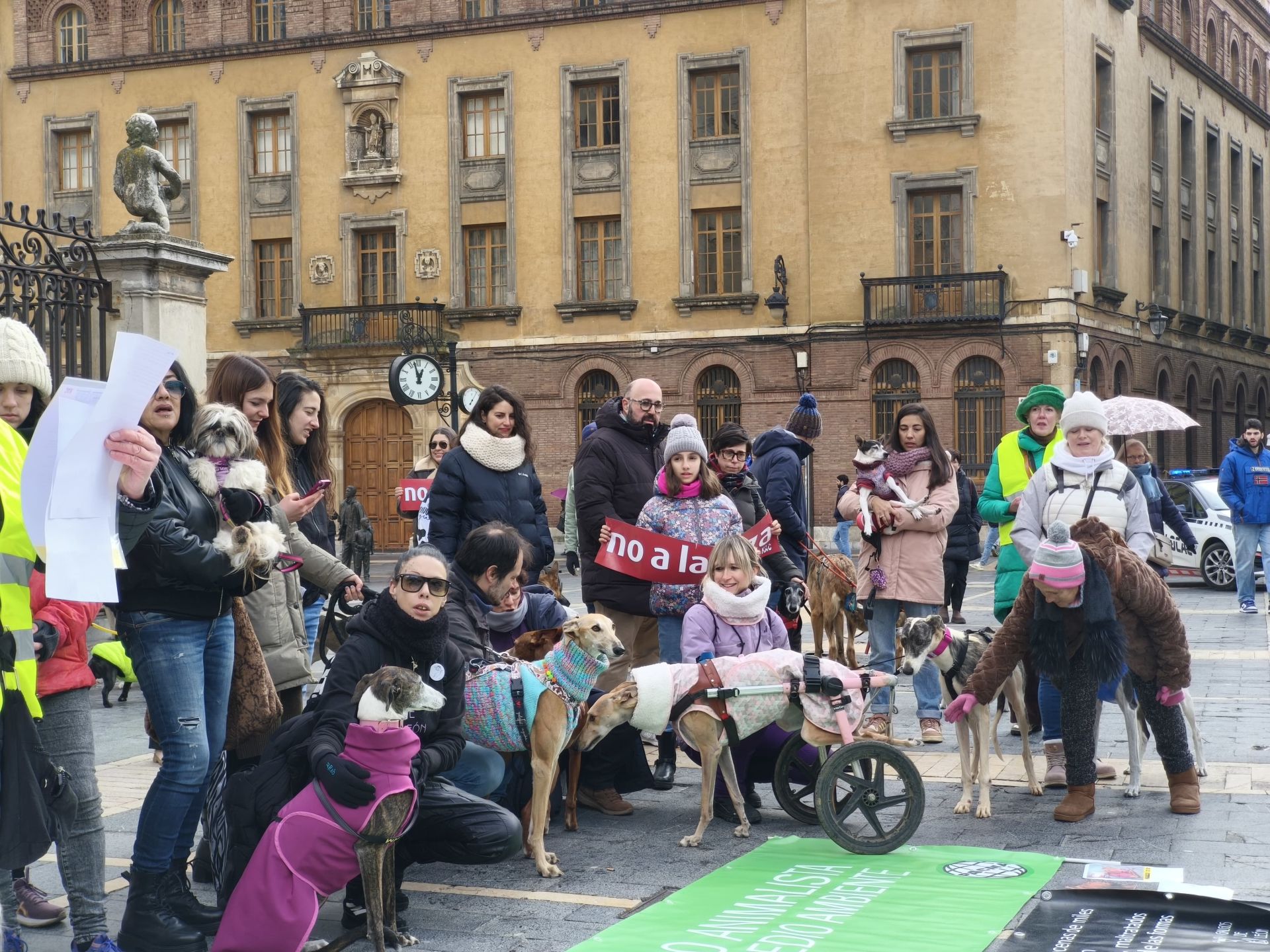 Concentración en la plaza de Regla
