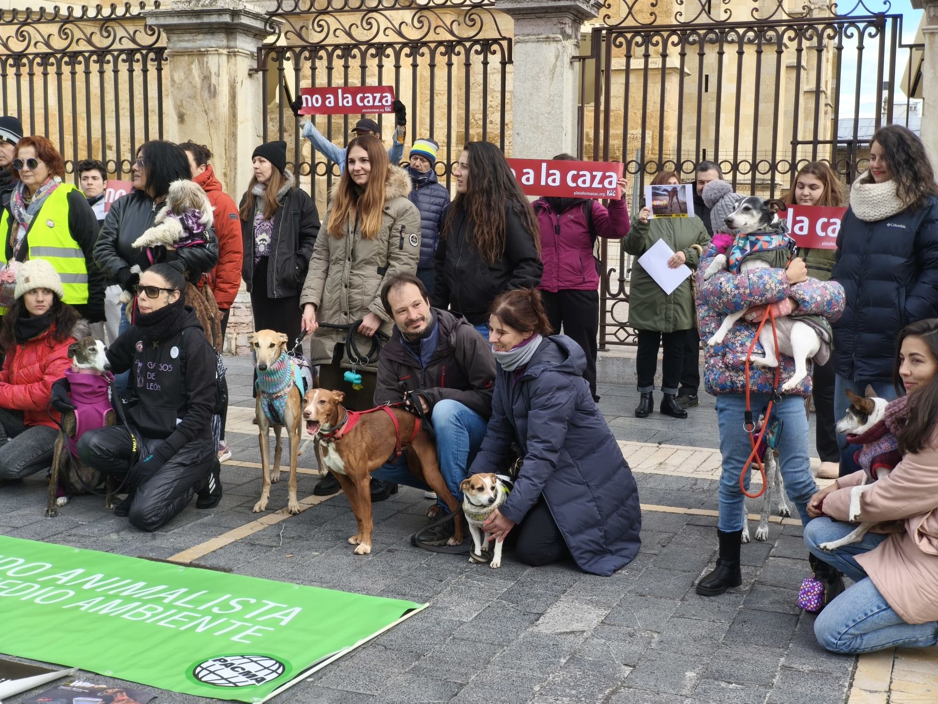 Concentración en la plaza de Regla