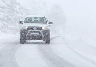 Prohibido el paso de camiones y autobuses por el puerto de Ventana por la nieve