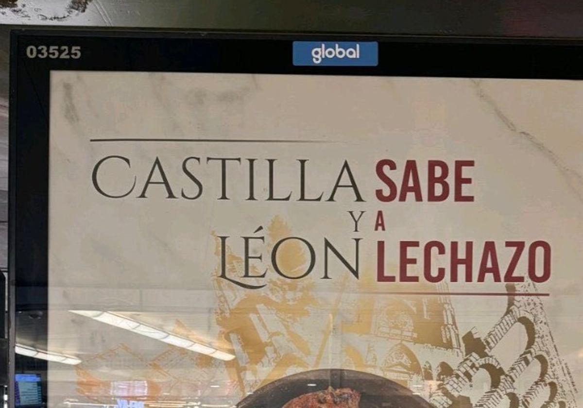 Imagen del cartel promocional colocado en la estación de Atocha, en Madrid.