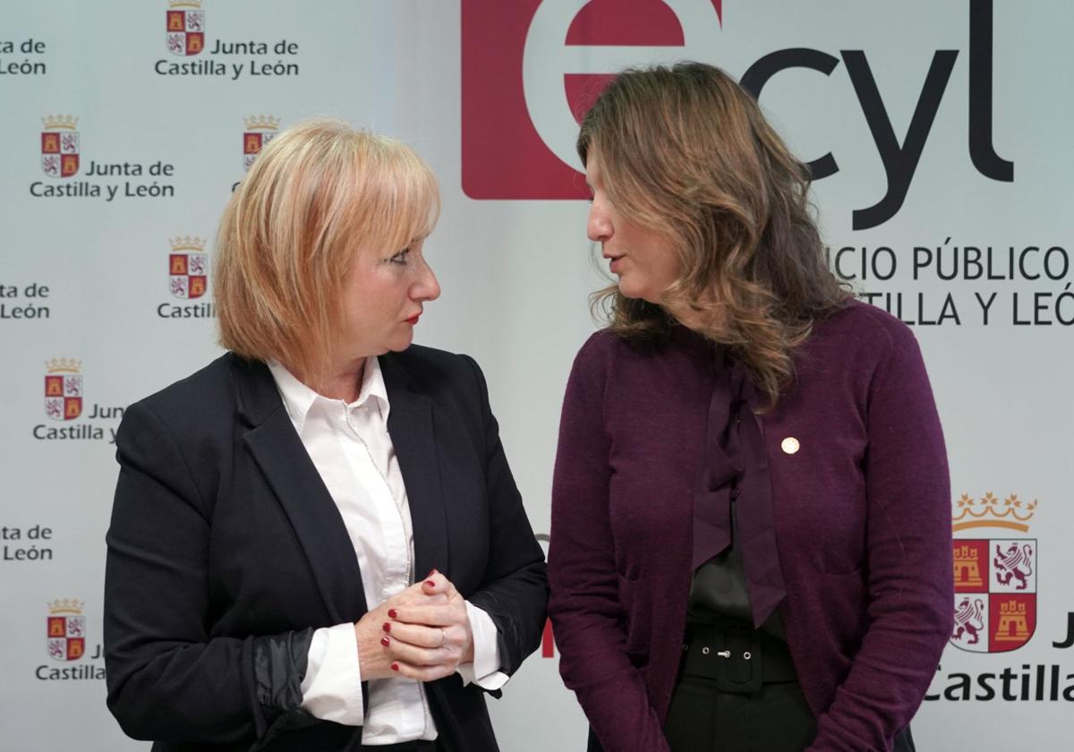 La consejera de Industria, Comercio y Empleo, Leticia García, junto a la rectora de la ULE, Nuria González.