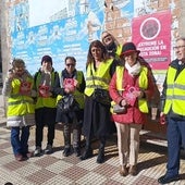 Vox coloca carteles contra los migrantes del Chalé de Pozo: «¡Extreme la precaución!»