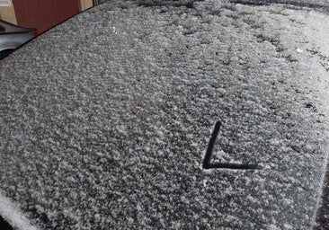 La nieve de la 'bestia del este' alcanza León ciudad de madrugada