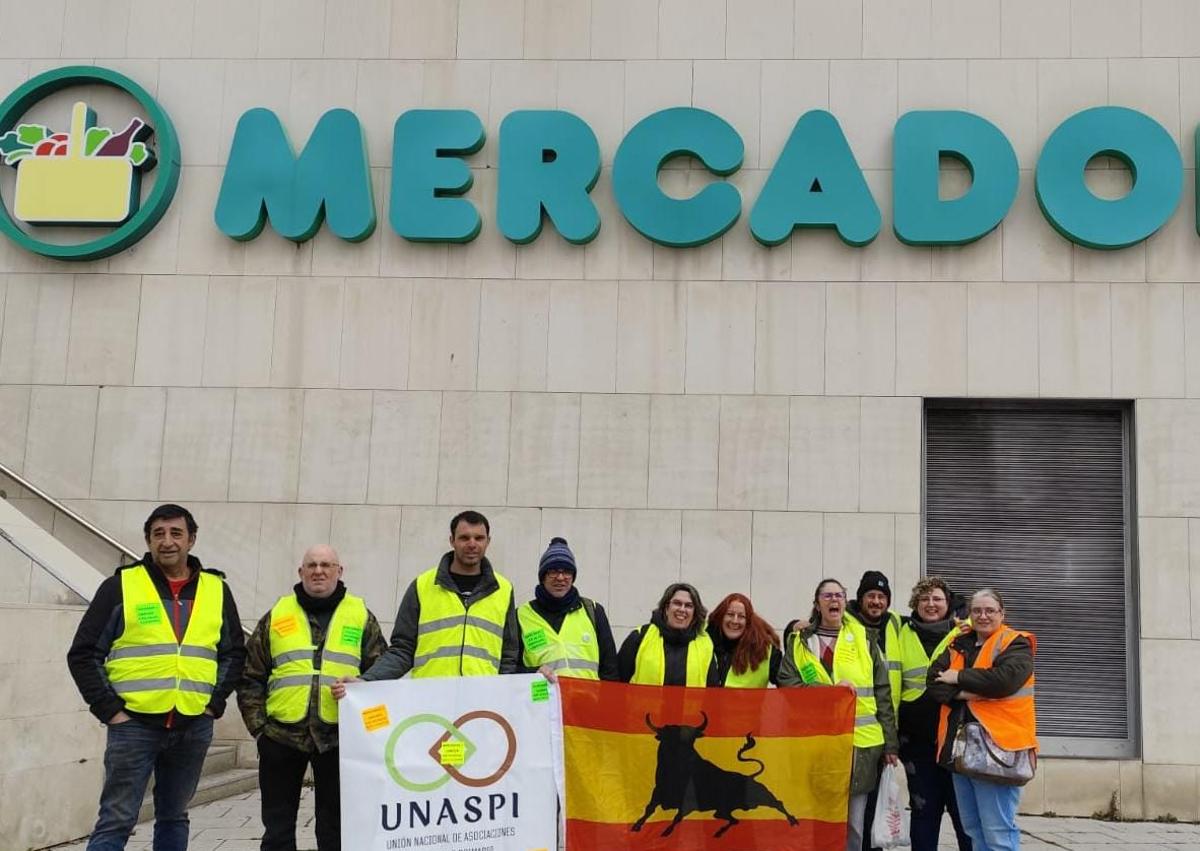 Imagen secundaria 1 - El campo corta los accesos en Villadangos y eleva sus protestas en León